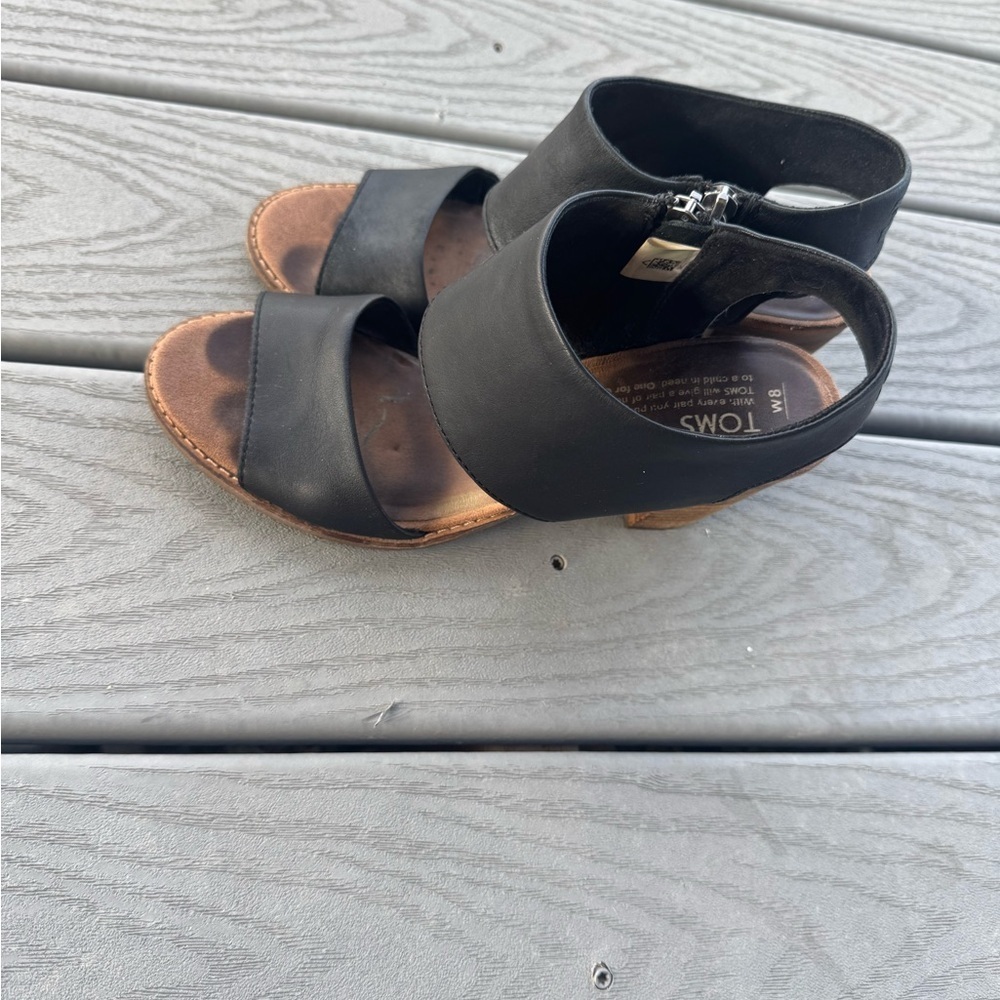 TOMS Black Leather Block Heel Sandals – Women’s Size 8